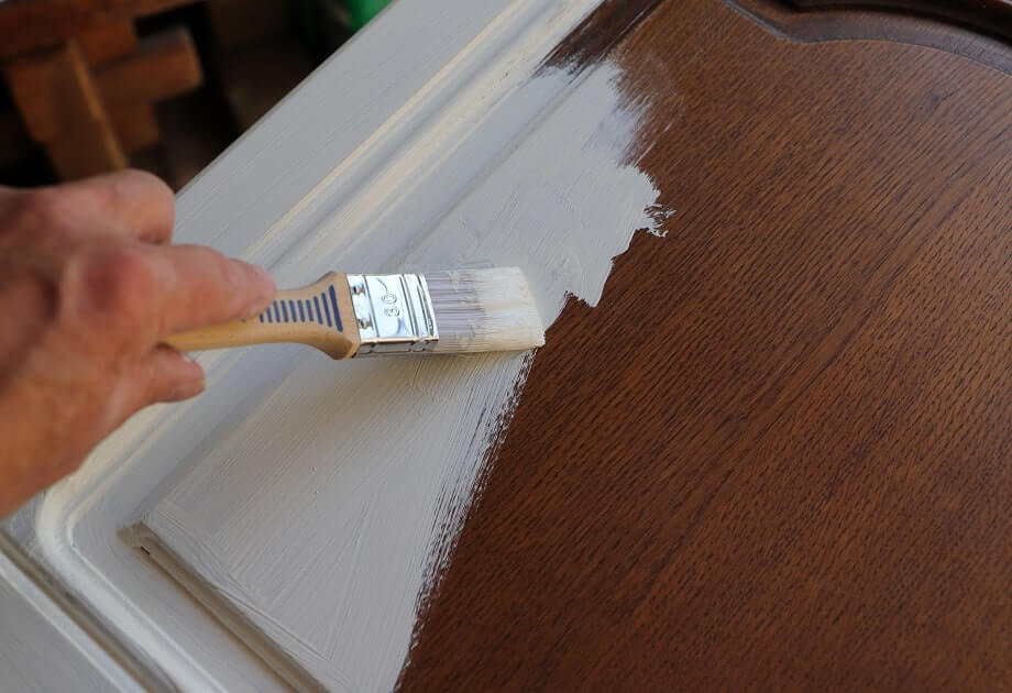 can you use chalk paint straight over varnish